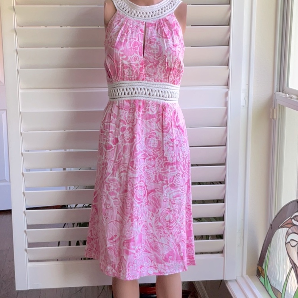 LILLY PULITZER Crochet neckline, & waist shift dress.